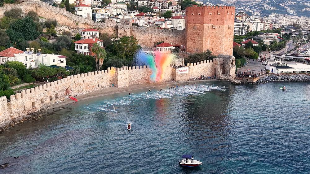 35. ULUSLARARASI ALANYA TRİATLONU COŞKUYLA TAMAMLANDI...