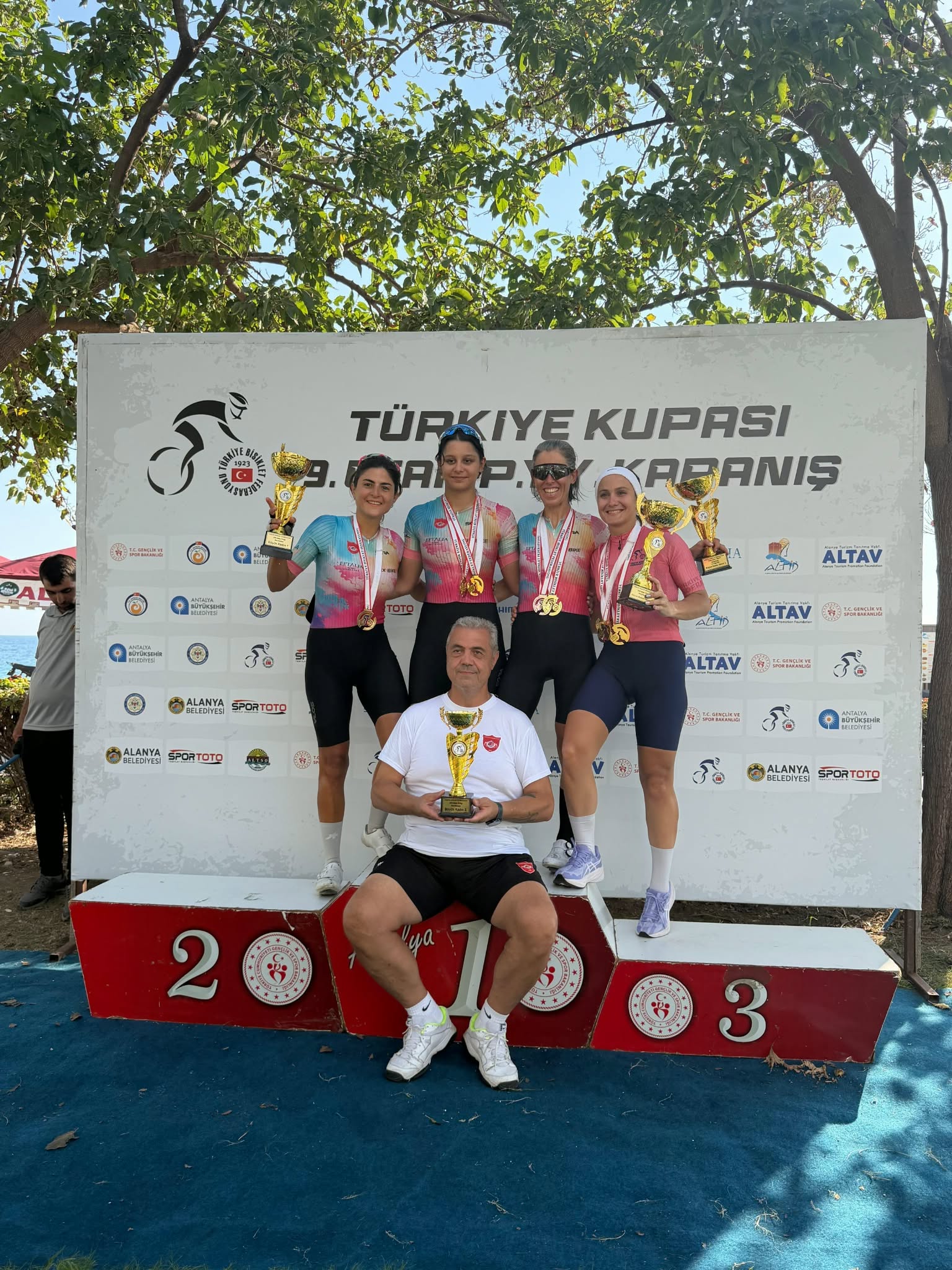 Alanya Belediyespor pedalda zirvede...