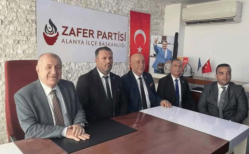 ÜMİT ÖZDAĞ ALANYA'DA MEŞALELER İLE KARŞILANDI...