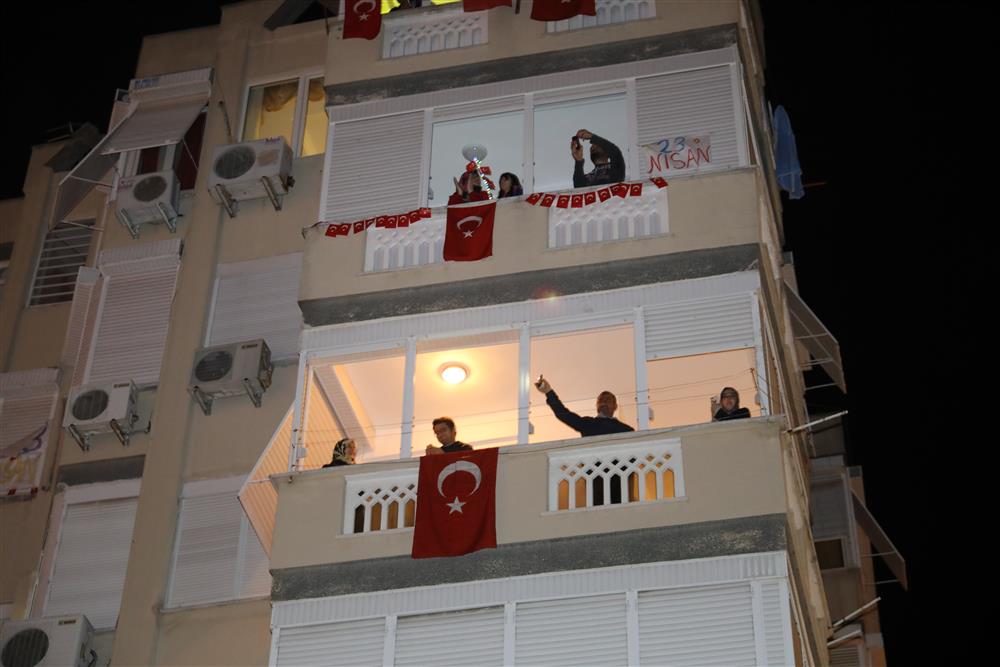 23 NİSAN AİLELER 13 GECE447693536808267712 dca03