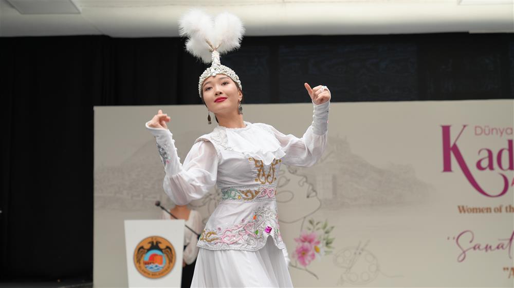 296950272410399808 61f5d