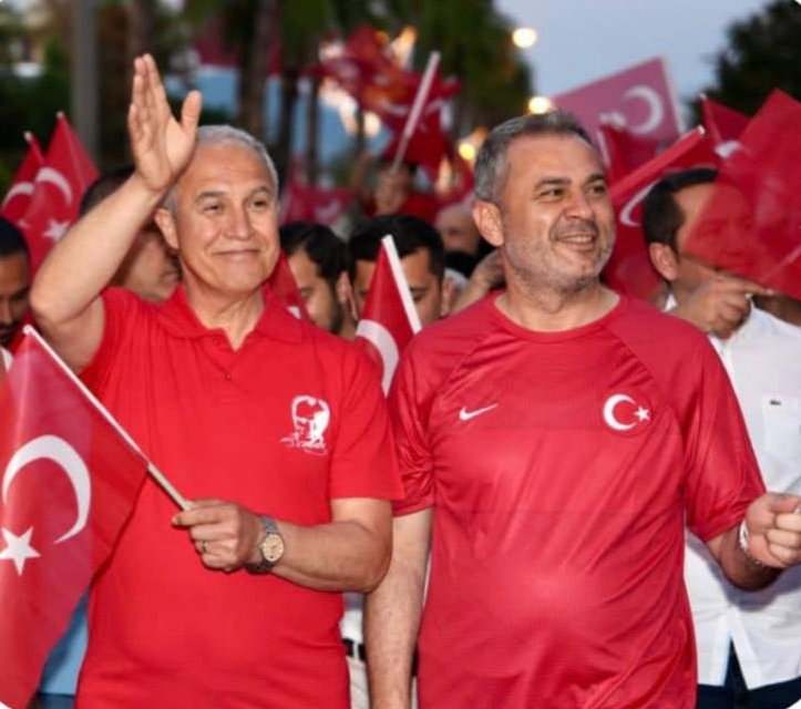AK PARTİ İLÇE BAŞKANI NEREYE KOŞUYOR...