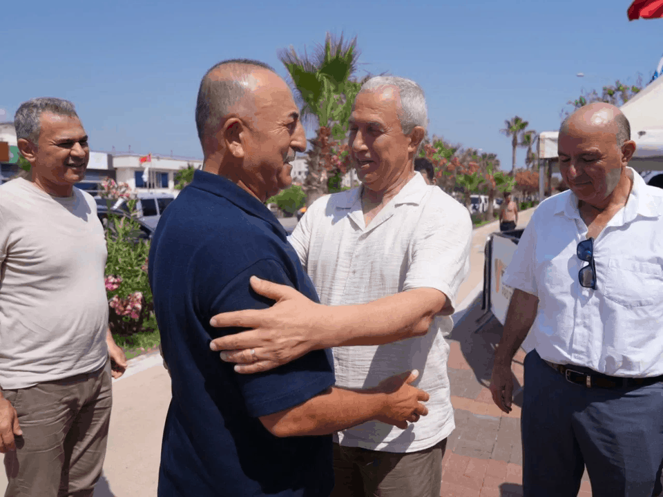 Çavuşoğlu Alanya'daki voleybol heyecanına ortak oldu...