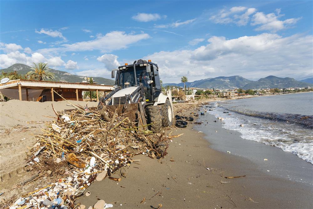 ALANYA BELEDİYESİ’NDEN AŞIRI YAĞIŞLAR SONRASI YOĞUN TEMİZLİK SEFERBERLİĞİ...
