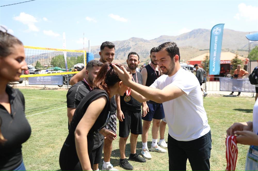 560080960382543456 aeb08