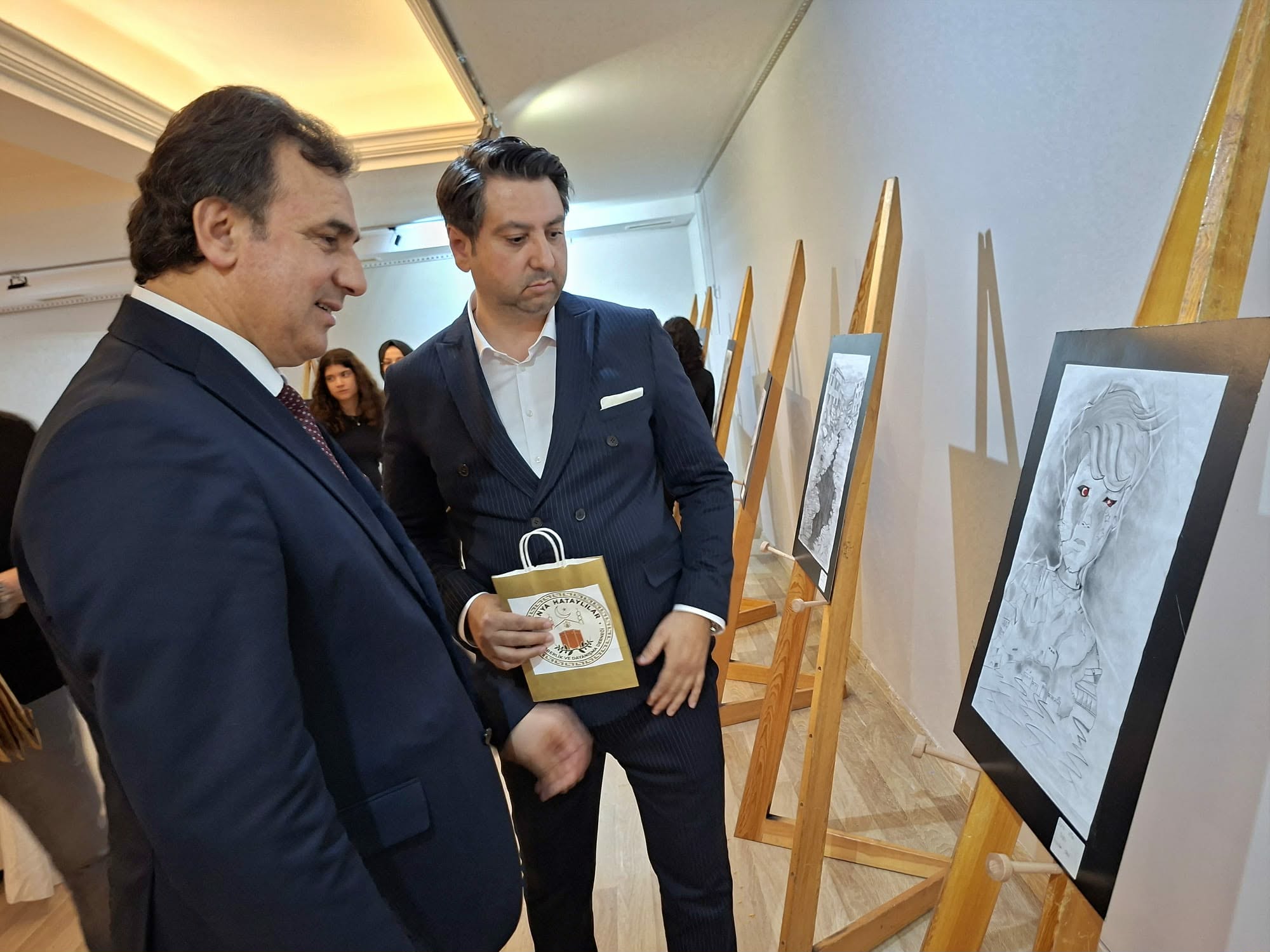 653985604 2319020968627856 8126898812464128463 n 30003