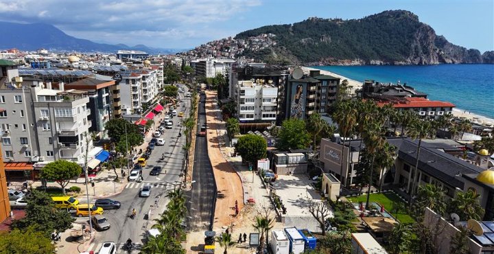 ATATÜRK CADDESİ GÜNEY ŞERİDİNDE SICAK ASFALT ÇALIŞMALARI BAŞLADI...