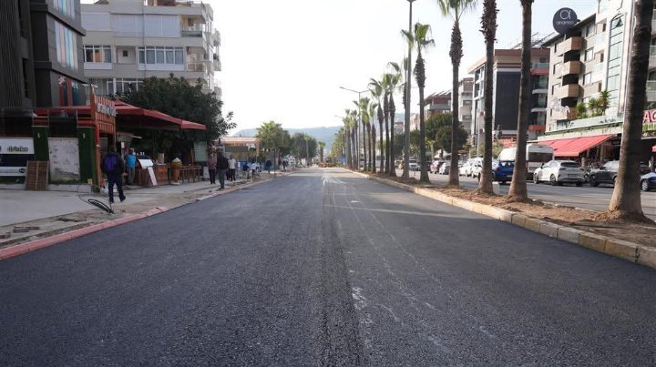 ATATÜRK CADDESİ’NDE ÇALIŞMALAR ARALIKSIZ DEVAM EDİYOR...