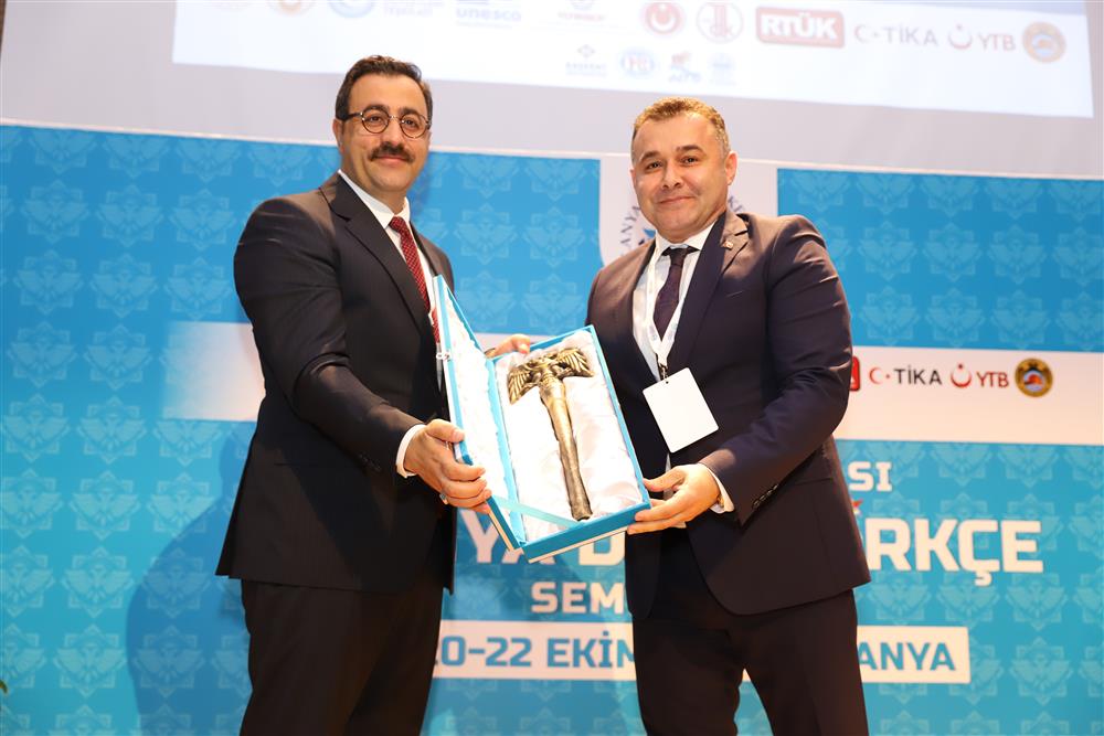 898619072140244544 b22d9