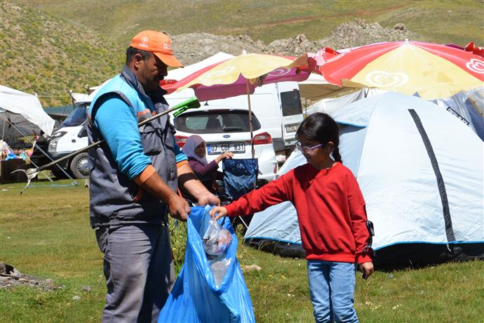 960704960877845376 107d4