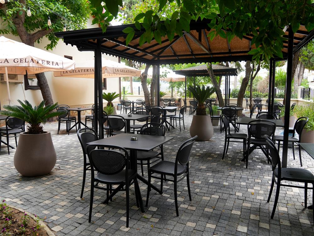 99765600836777472 05940