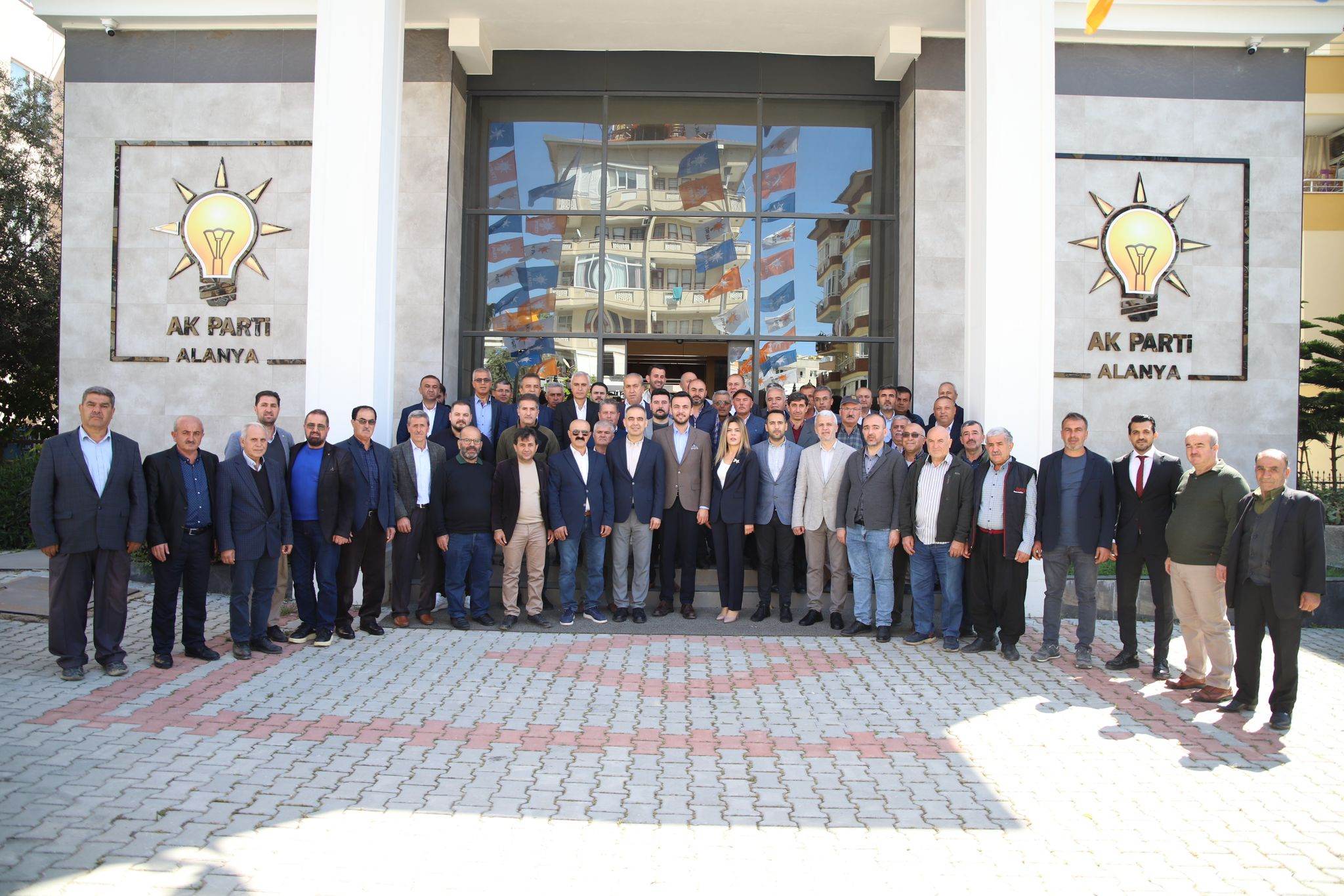 AKP SAHAYA İNİYOR MANŞET 27bc4