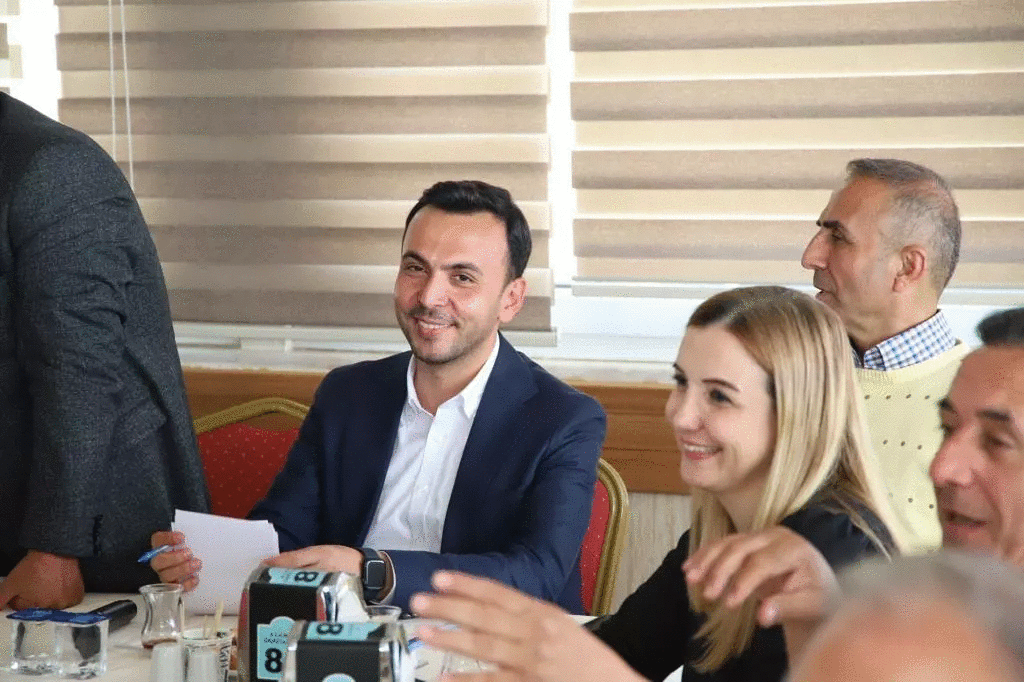 AKP VE MUHTARLAR 5gif 27149