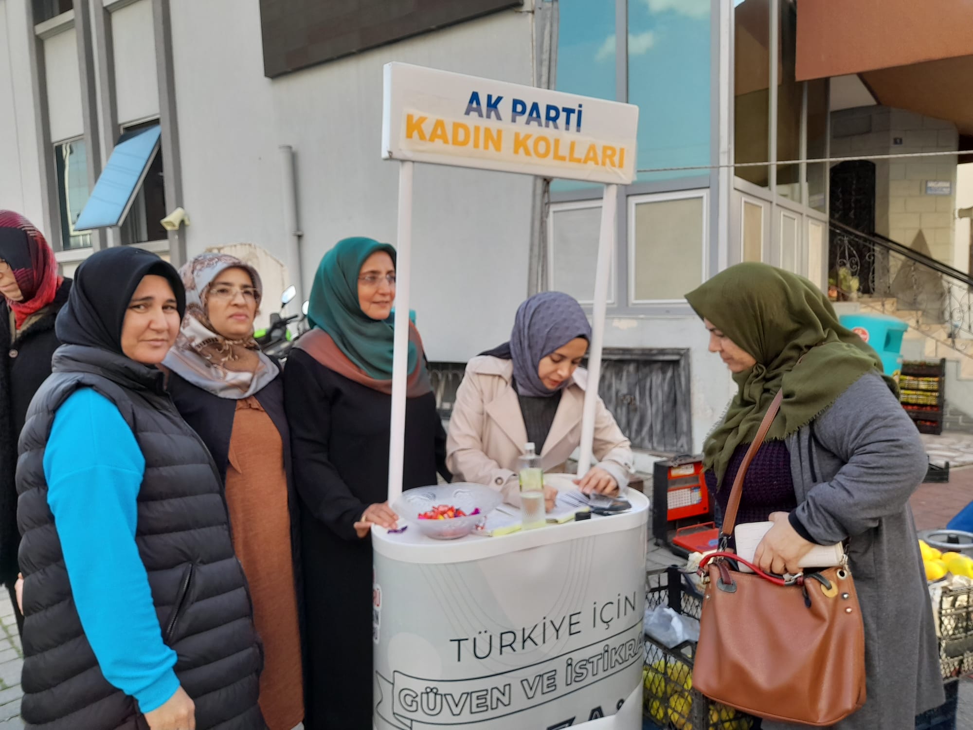 AK KADINLAR STANDI 2 79330