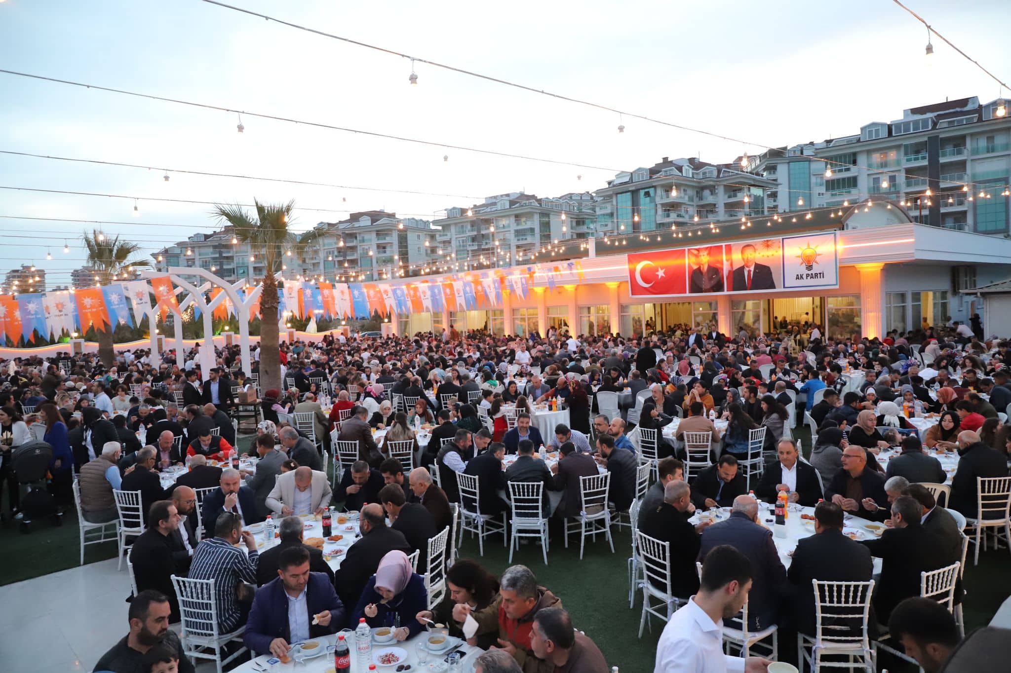 AK PARTİ İFTARINDAmahşeri kalabalık 1 ae744