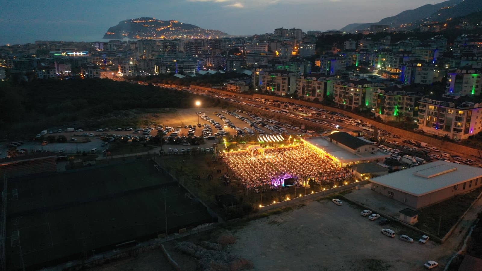 AK PARTİ İFTARINDAmahşeri kalabalık 3.ALT İKİ 41198