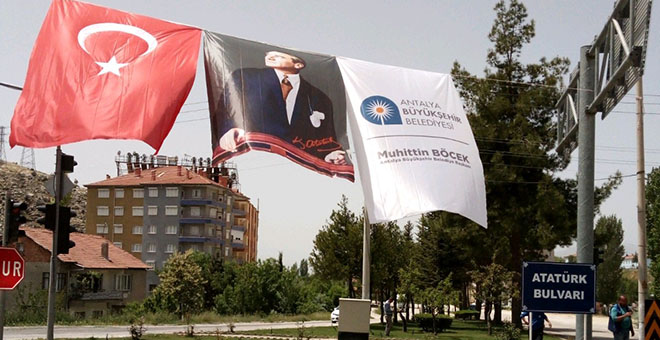 ANTALYA ALBAYRAKLA SÜSLENDİ 4 20200517 antalya al bayraklarla suslendi 62894 78d7ee78d6e754674e2f 9b977