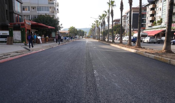 BAŞKAN ÖZÇELİK ATATÜRK CADDESİ’NDEKİ ÇALIŞMALARI İNCELEDİ...