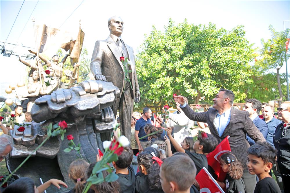 ATATÜRK BÜSTÜ 4 44f2b