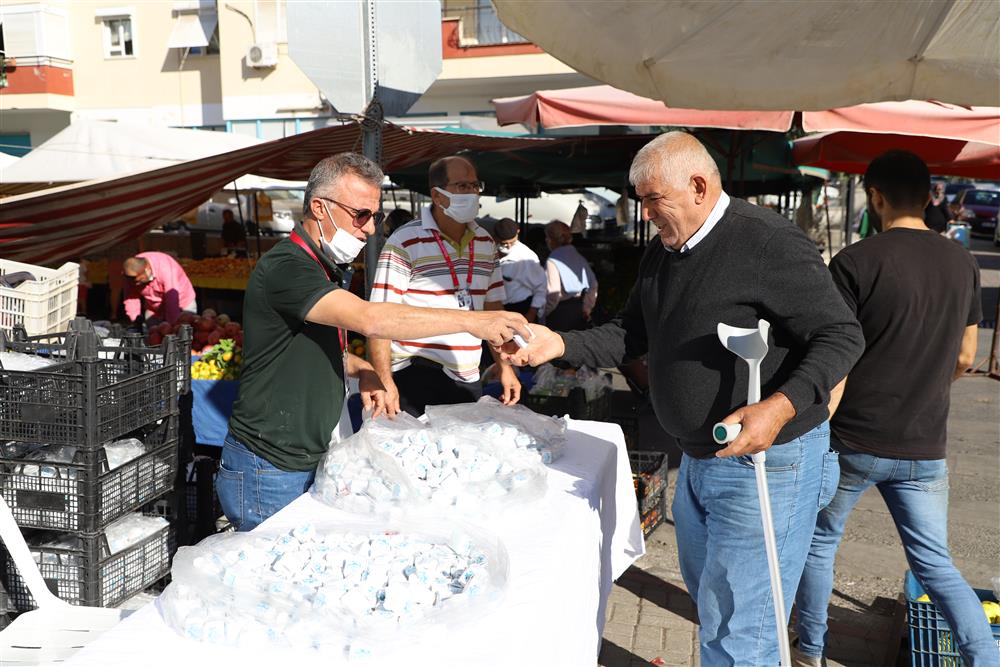 Alanya Belediyesi Pazar günü icra edilecek Mevlit Kandili öncesi Alanyadaki 38 camide kandil lokumu dağıttı f7e4c