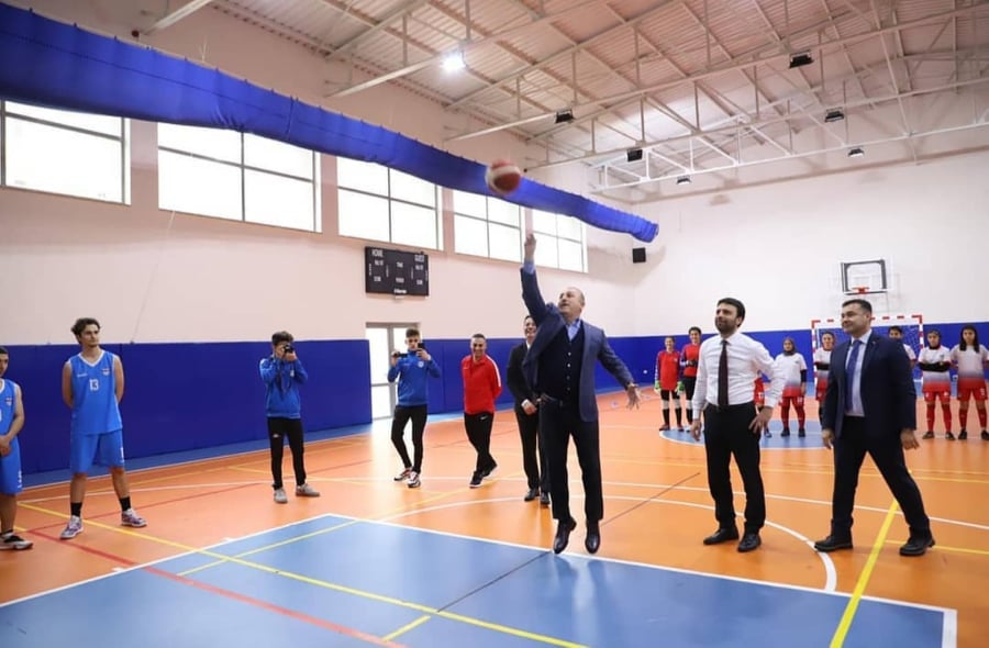 BAKAN BASKET OYNUYOR87631754 123674642411095 4170857352624340992 n 3c152