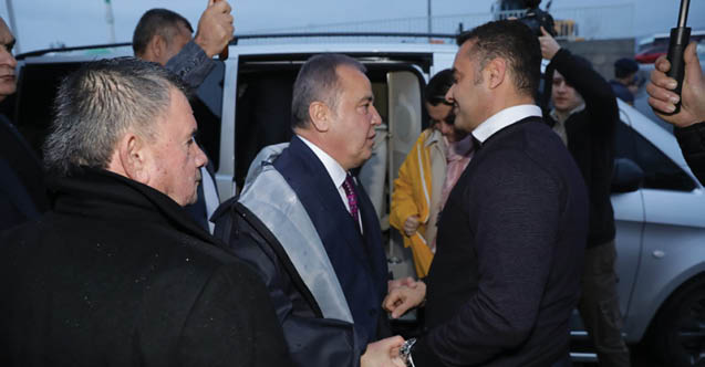 BAŞKAN BÖCEK ALANYADA AFET YERİNDE 5 baskan bocek alanya daki afetzedeleri ziyaret etti h395028 91a7f c4b17