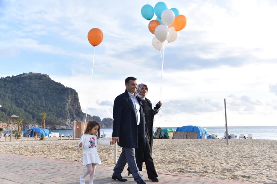 BAŞKAN EŞİ İLE SAHİLDE 2 76638491 2461667197214809 3179460239351087104 n b2942