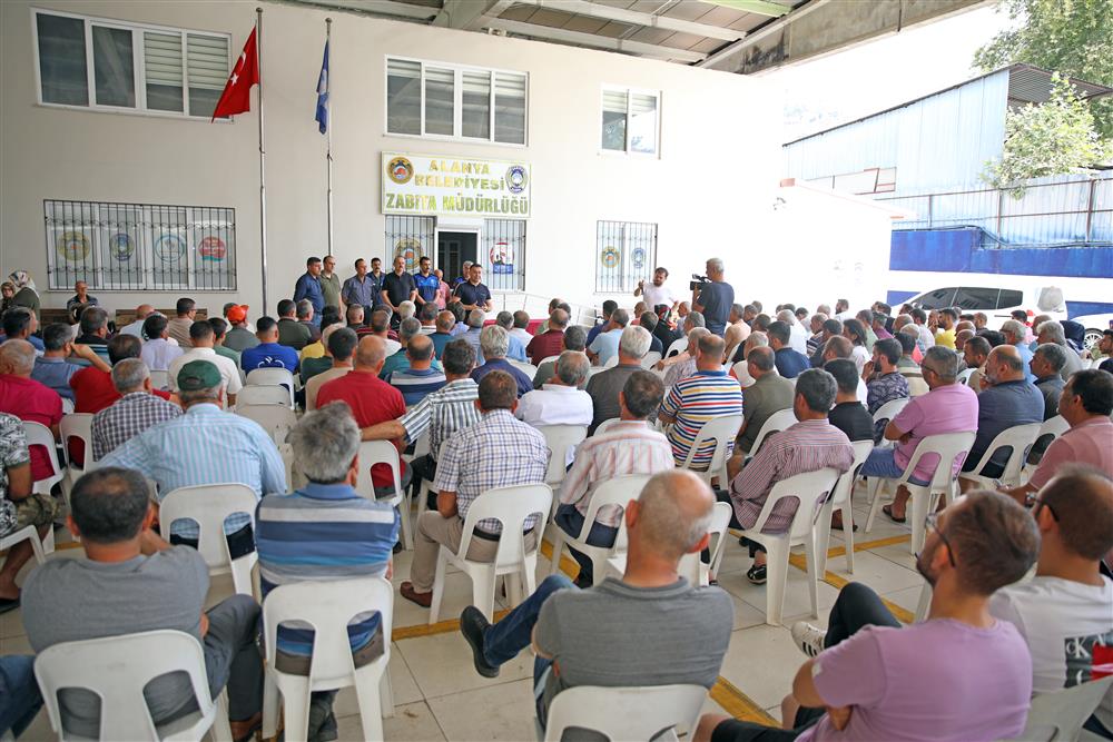 BAŞKAN YÜCEL CUMA PAZARINI AÇIYOR 4 82add