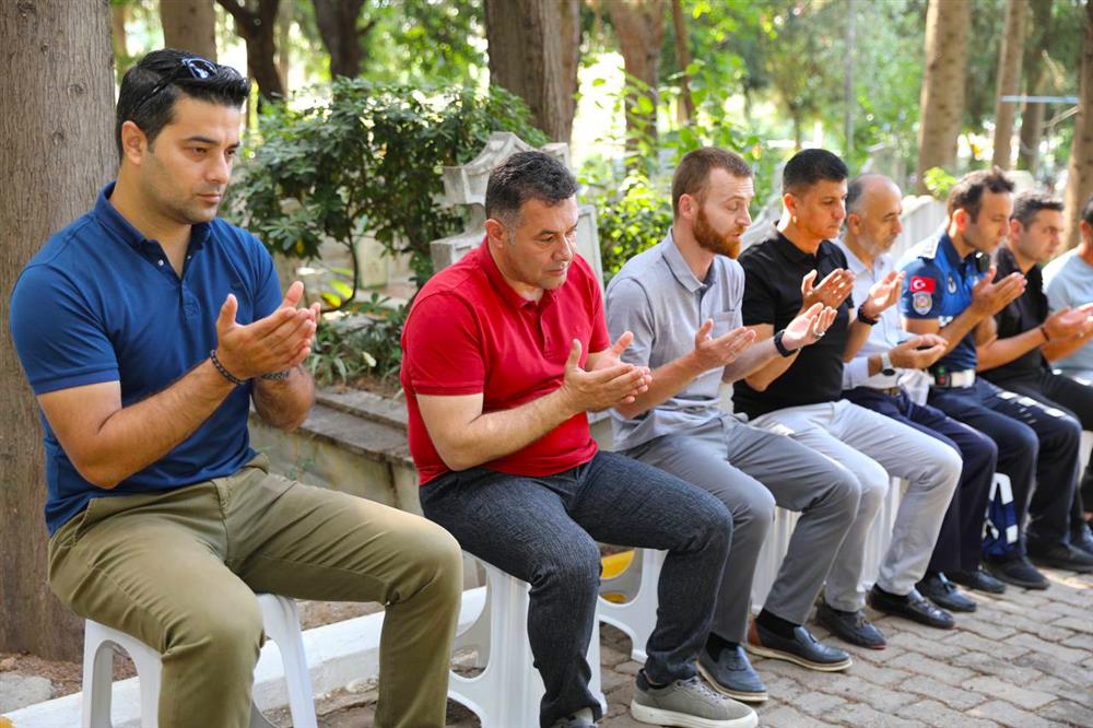 BAŞKAN ŞEHİTLİKTE 3 db5d7