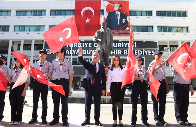 Başkan Böcek koltuğunu Çocuk Başkana Devretti3 89638