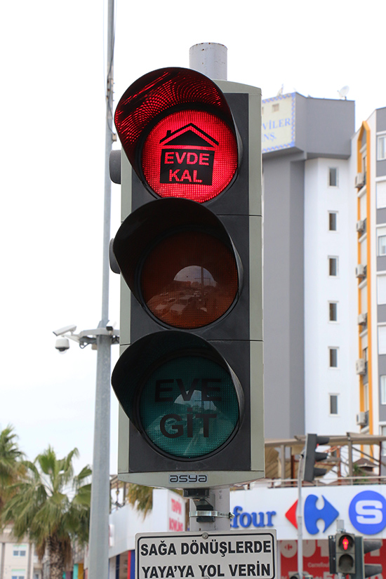 BÜYÜKŞEHİR IŞIĞI 3 basın haber foto Trafik ışıklarında Evde Kal sistemi 8 33b06