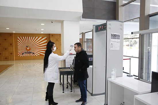 Büyükşehir hizmet binasında ateş ölçerli önlem 3 83b24