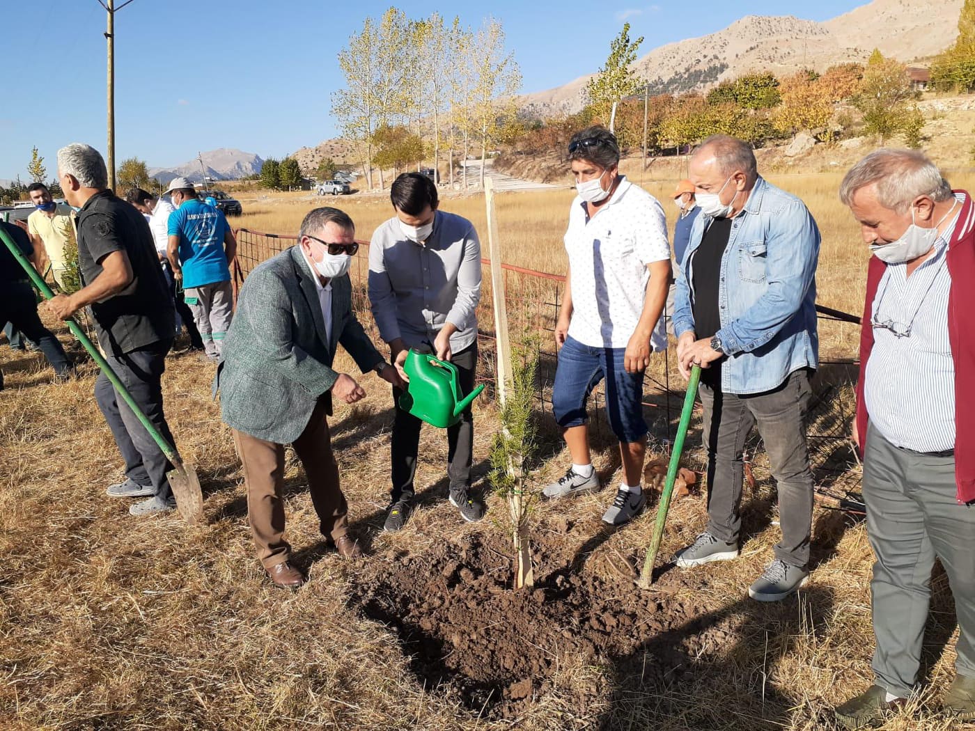 CHP AĞAÇ DİKİYOR 2 121803604 391954105533634 4697907009685470746 n 532a5