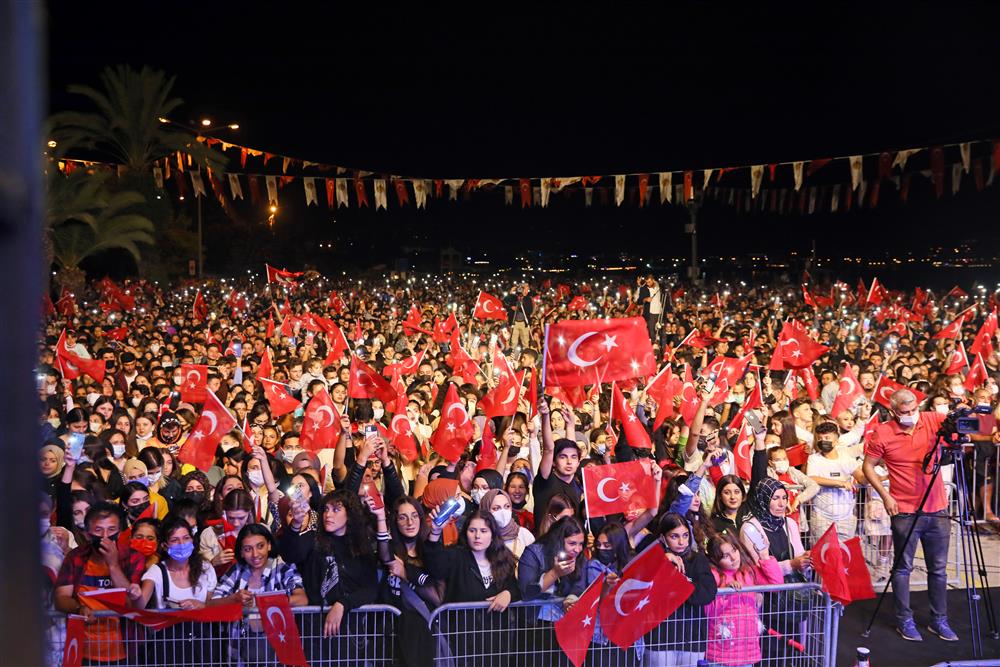 Demet AKALIN konseri 2 e768d