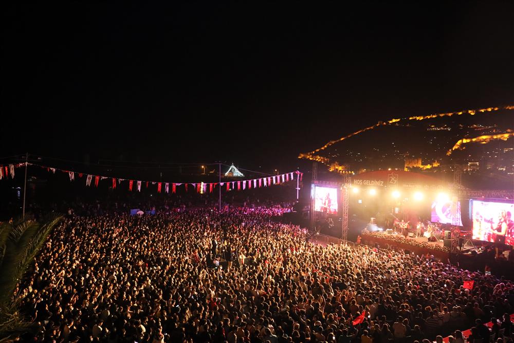 Demet AKALIN konseri 4 3308f