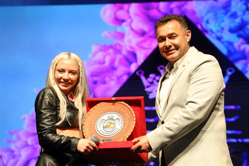 ECE SEÇKİN KONSERİ 8 333e0