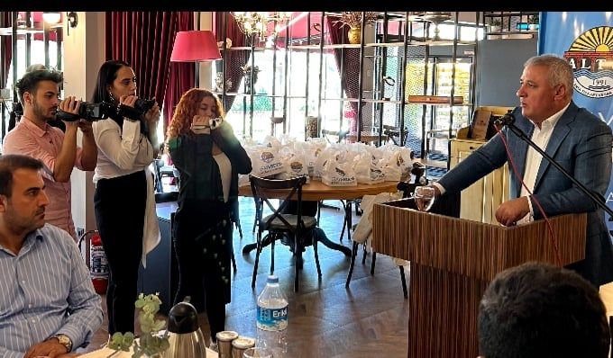 ERAY ERDEM BASIN İLE KAHVALTI 7 ecbe9