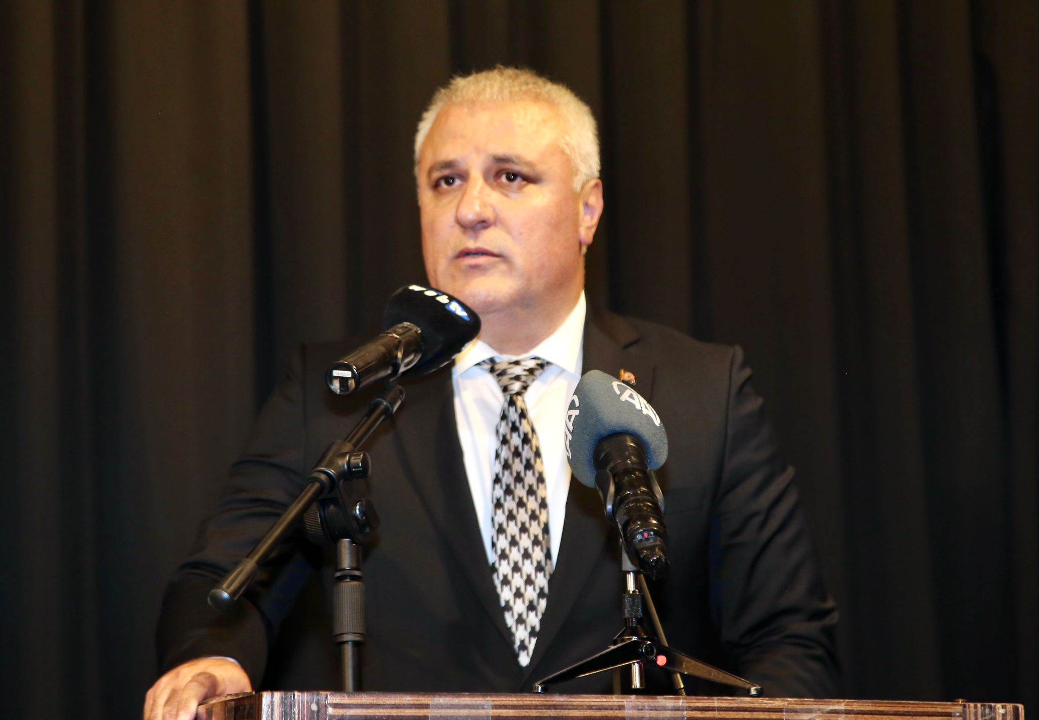 ERDEM DEN BAKANA 1 2ed70