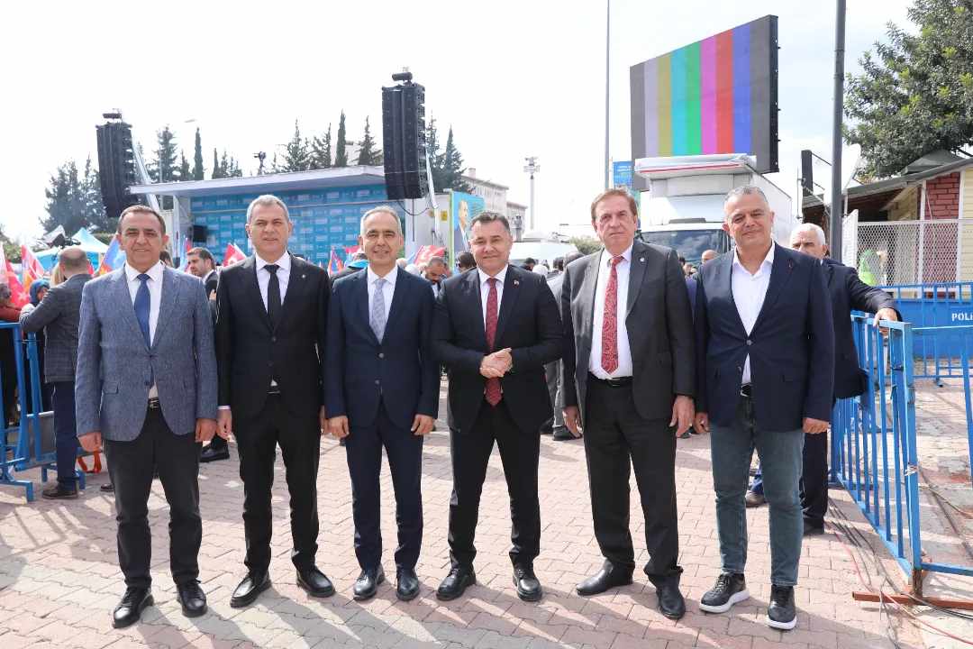 ERDOĞAN YÜCELİN ELİNİ KALDIRDI 3.gif EKİP c5336