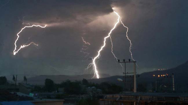 HİNDİSTANDA YILDIRIM 2 300720172025343620965 2 6499e