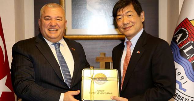 JAPON BÜYÜKELÇİ 2 japonya nin turkiye buyukelcisi alanya da h394596 0418d 1998d
