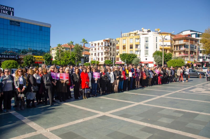 KADINLARIMIZ HEYKEL ÖNÜNDE79143531 529176241001715 5332963816592375808 n 7ea42