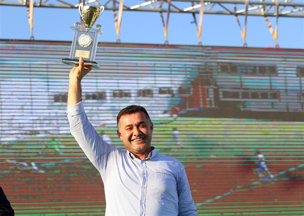 KESTELSPOR ŞAMPİYONLUK KUPASINI ALDI ADEM BAŞKAN KUPA İLE442369760521184192 08727
