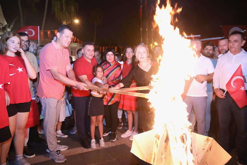 KORAY AVCI KONSERİ MEŞALE 1 9be7a