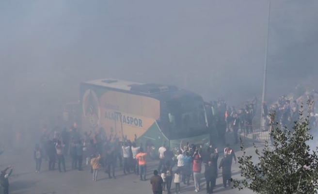 MEŞALE 3 alanyaspor taraftarindan bin mesaleli karsilama h43300 e8ce3 93558