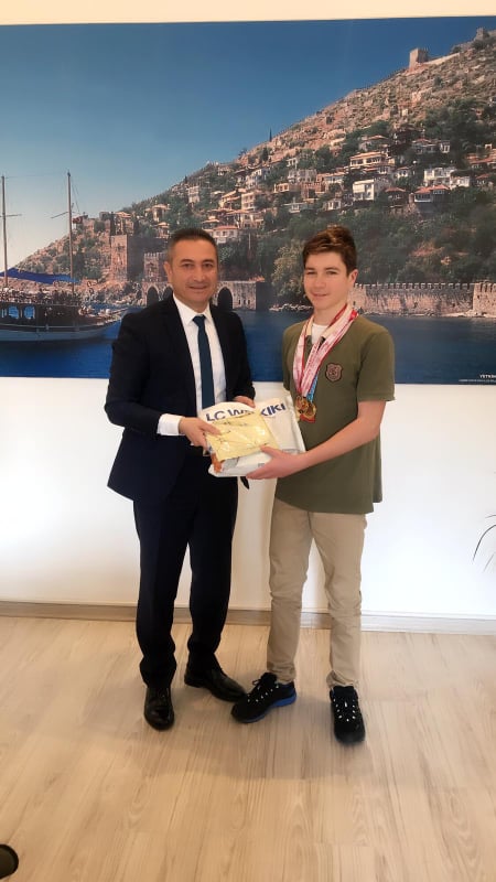 MÜDÜRDEN ÖDÜL82155200 615820042516792 3291568003992256512 n 0a8f0