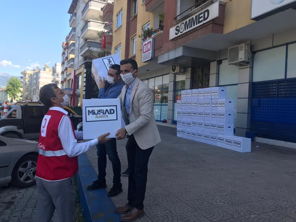 MÜSİADDAN KIZILAYA ERZAK 1 96379601 582784605984177 8976363515564523520 n 66b68