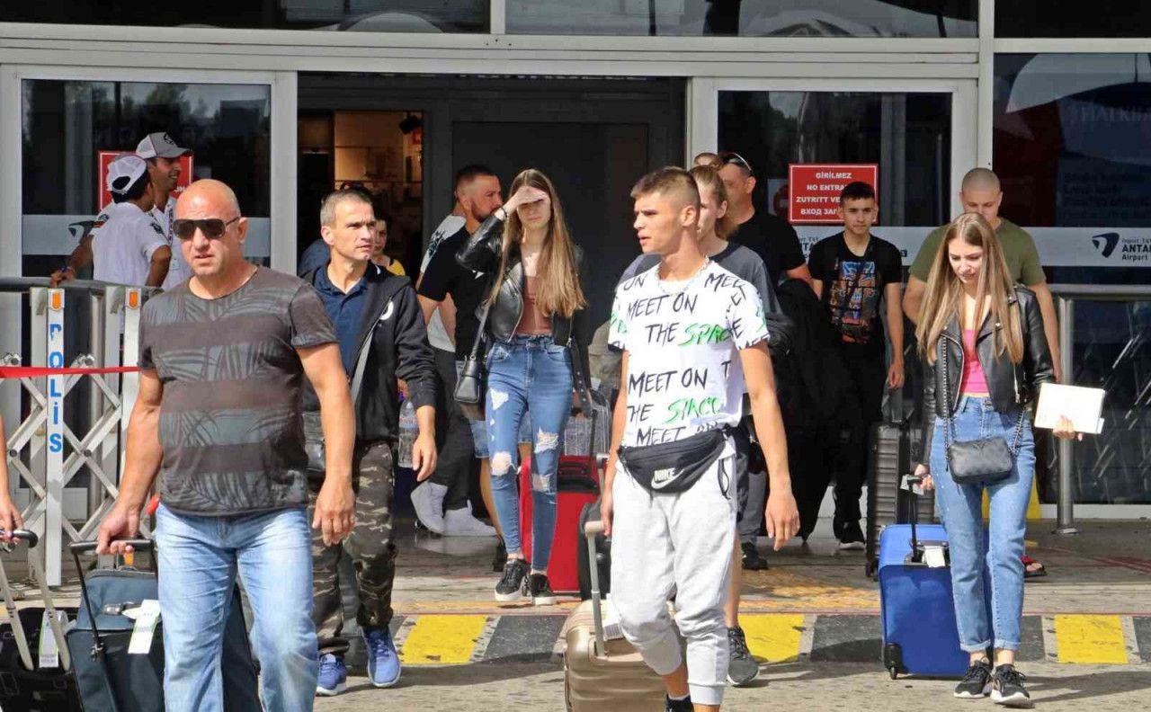 RUSLAR ANTALYAYA GELİYOR 3jpg 02b84