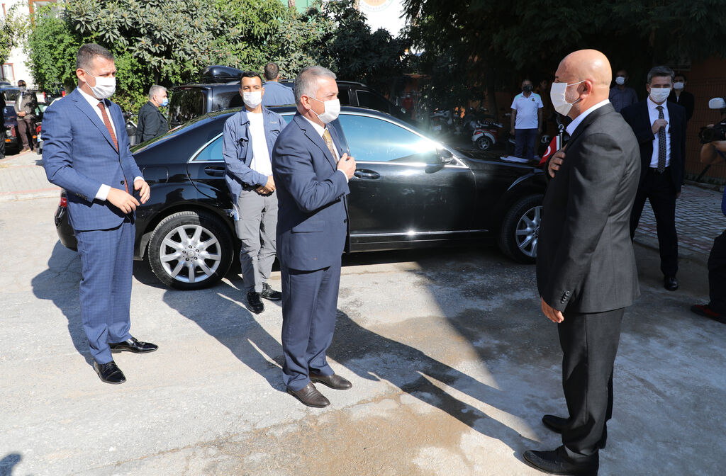 VALİYE KARŞILAYAN ALANYASPOR BAŞKANIPhoto 7h5a8304a4f1 7f617