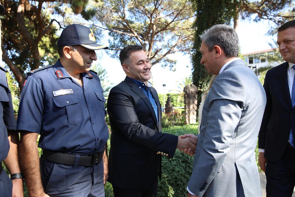 VALİ VE YÜCEL 2 61f99